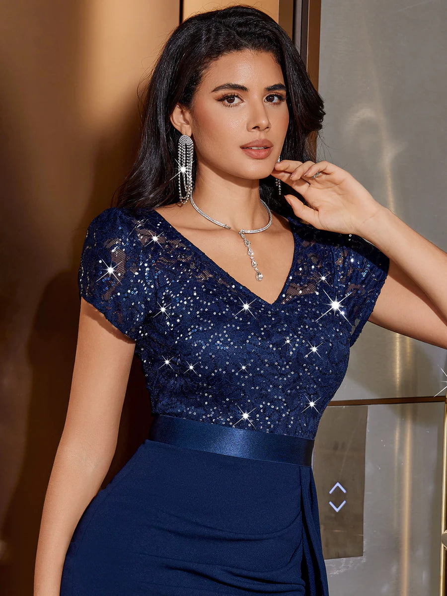 Vestido de cóctel con escote en V, mangas cortas, lentejuelas y encaje