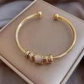 Pulsera Ajustable con Encantos Dorados
