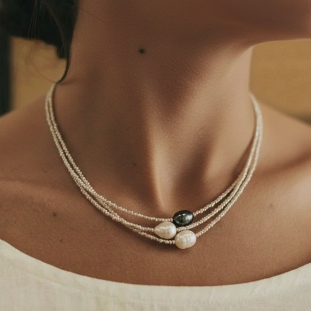 Collar hecho de perlas naturales