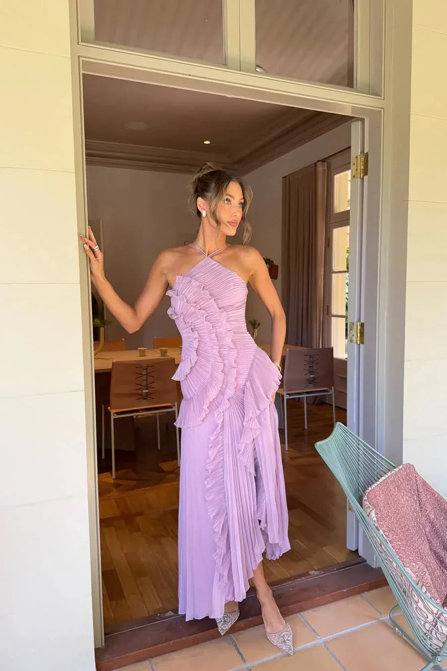 VESTIDO CON VOLANTES ESCOTE HALTER 