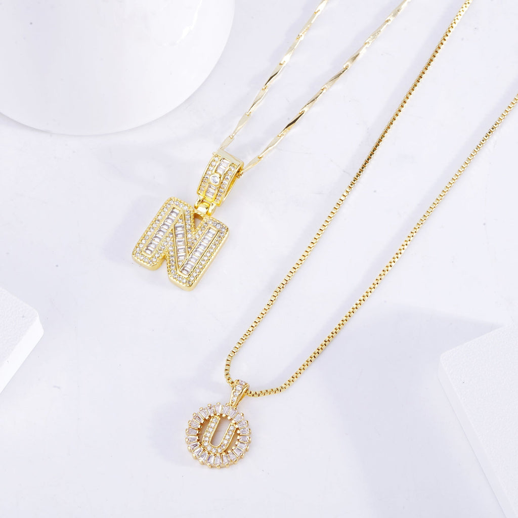 Collar con inicial incrustada | Oro