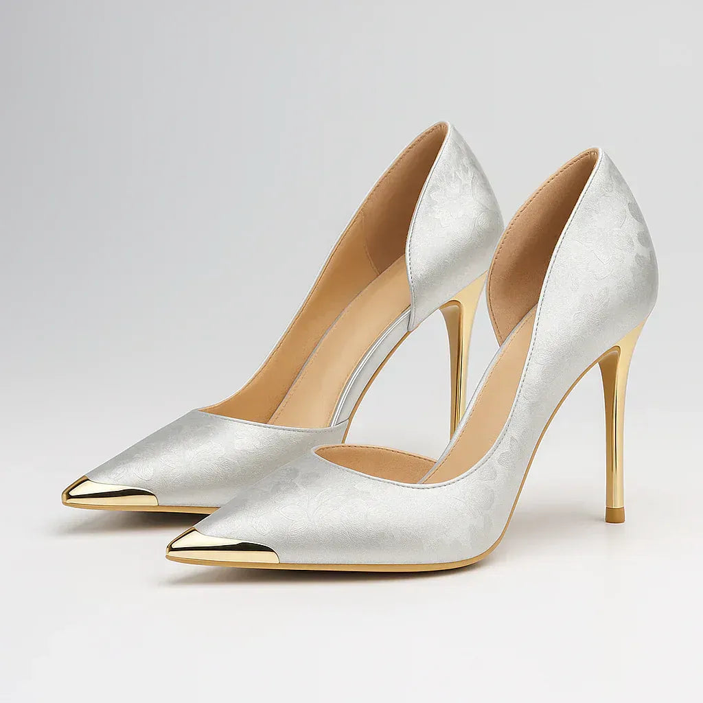 Verde Éclat™ – Tacones de Satén con Punta Dorada